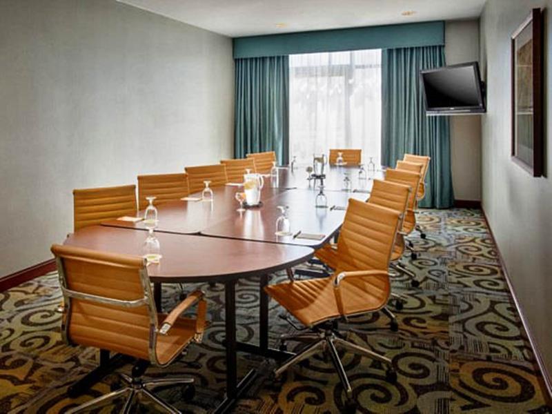 Отель Courtyard By Marriott Саратога-Спрингс Экстерьер фото