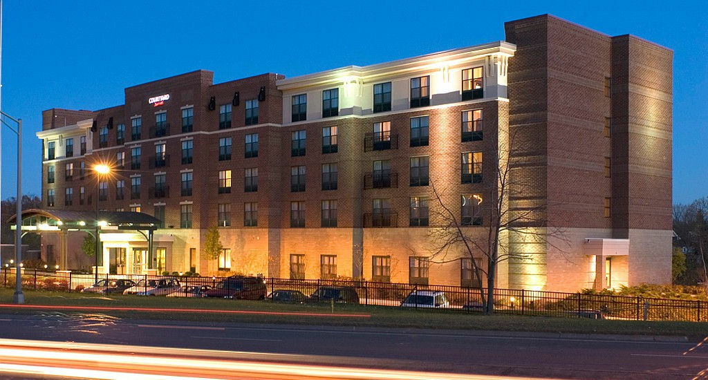 Отель Courtyard By Marriott Саратога-Спрингс Экстерьер фото